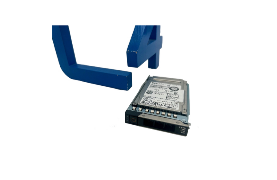 DELL PD02Y 7.68TB 24G SAS Read Intensive TLC 2.5 SSD KPM6XRUG7T68 (ME5)