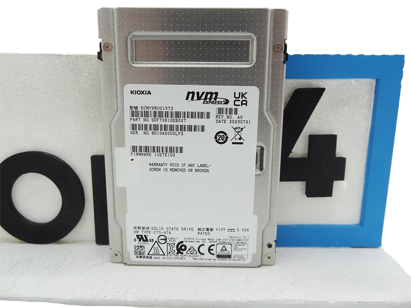 KIOXIA KCMYXRUG15T3 15.36TB NVME GEN5 U.3 CM7-R 2.5 SSD