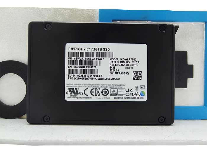 SAMSUNG MZWLR7T6HBLA-00A07 7.68TB NVME GEN4 U.2 PM1733A 2.5 SSD