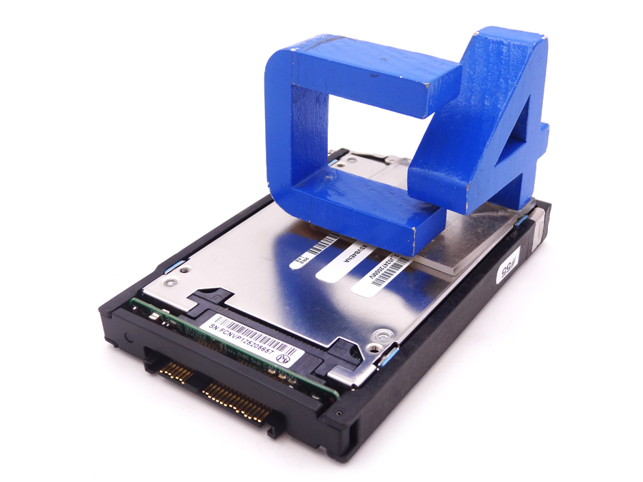 EMC 005049621 100GB SAS 6G 2.5IN SSD - V6-2S6F-100