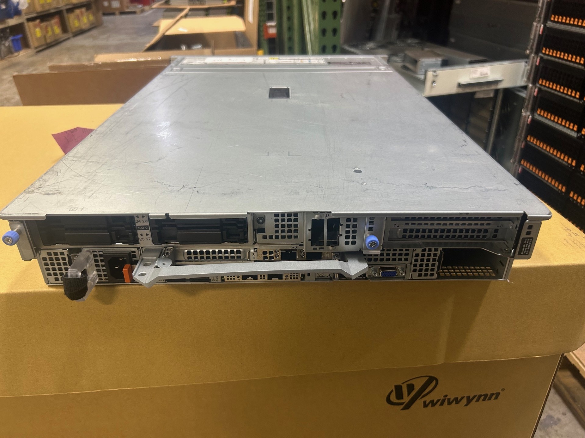 DELL P670F - 24 X 2.5 VxRail P670F 24x2.5 Backplane Chassis