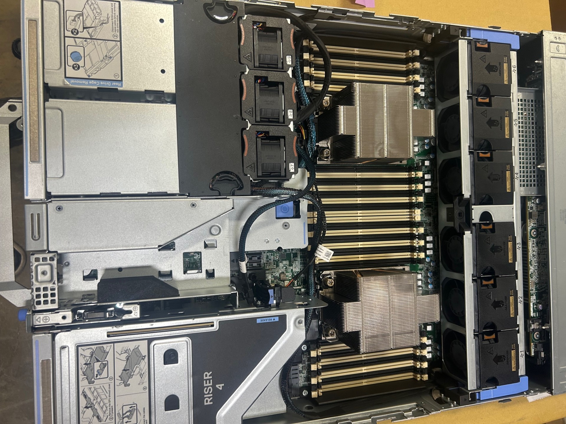 DELL P670F - 24 X 2.5 VxRail P670F 24x2.5 Backplane Chassis