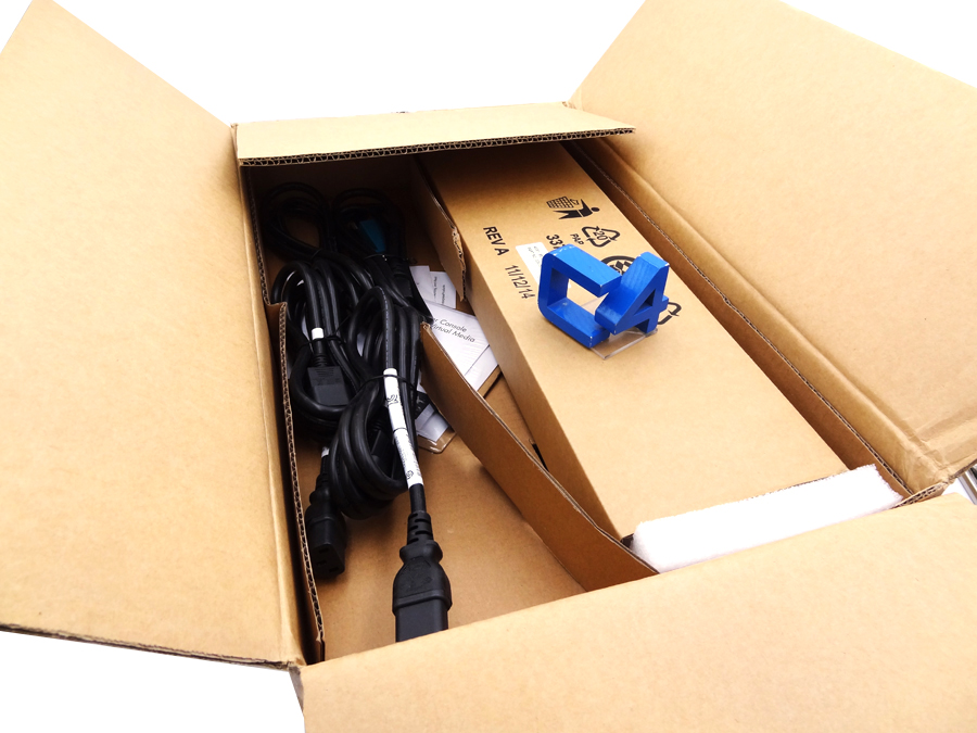 HP AF619A 0X2X32 1U KVM SERVER CONSOLE SWITCH *New Open Box* - 578713-002, 580644-001 