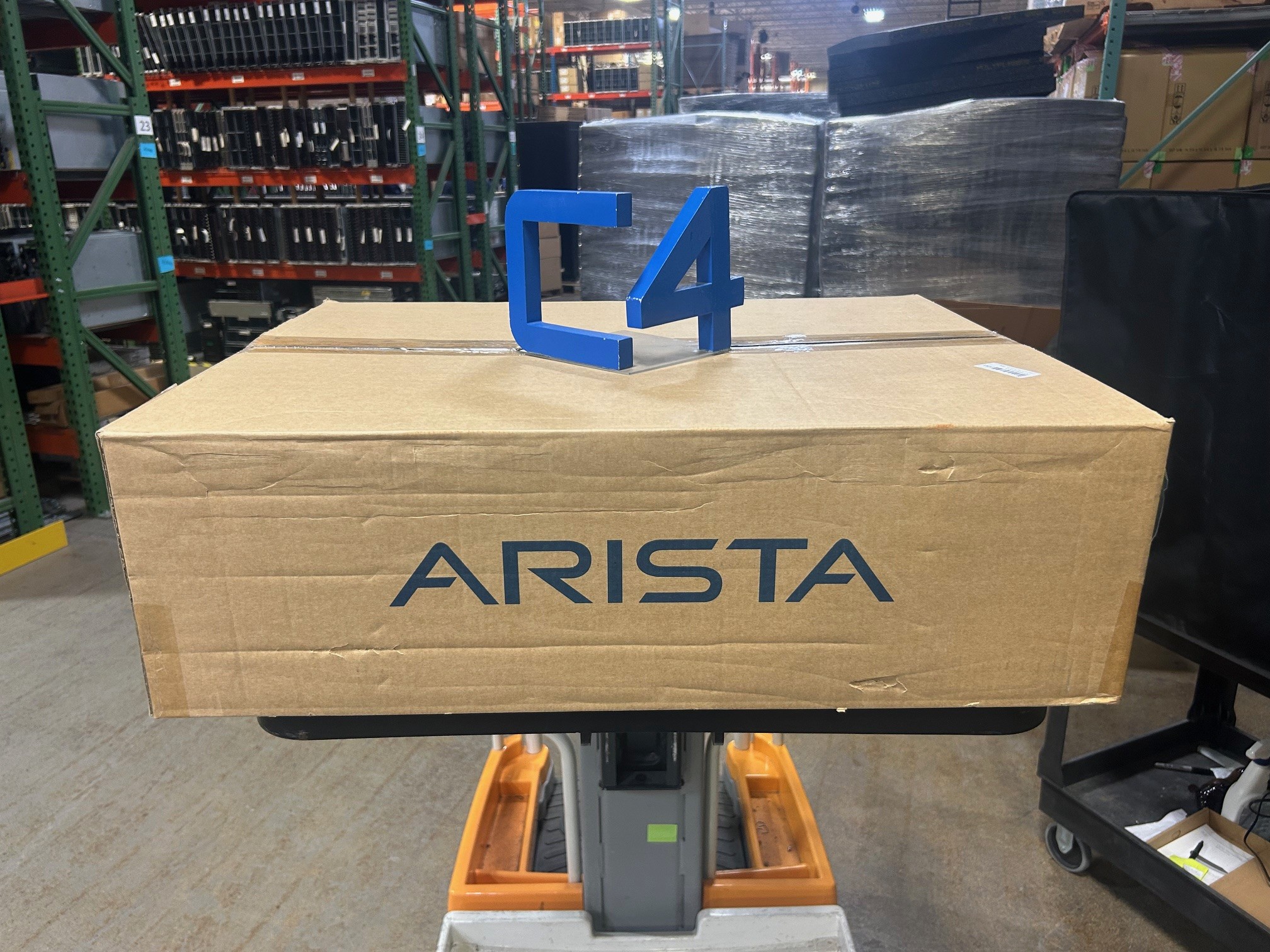 ARISTA DCS-7280CR3-32P4-M-R 32x100GbE QSFP and 4x400GbE Switch Router - Exp Mem R-F Air