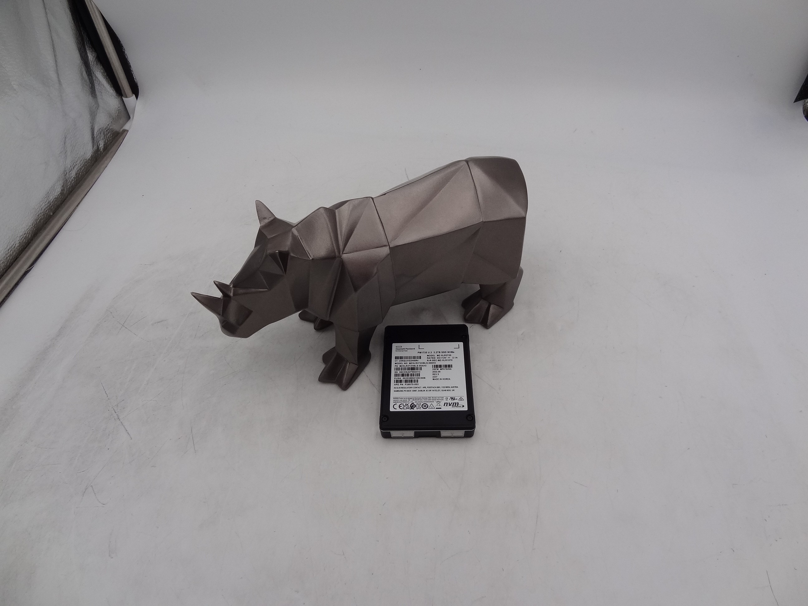 HP MZ-XLR3T20 3.2TB SAMSUNG PM1735 4.0 U.3 NVMe SSD