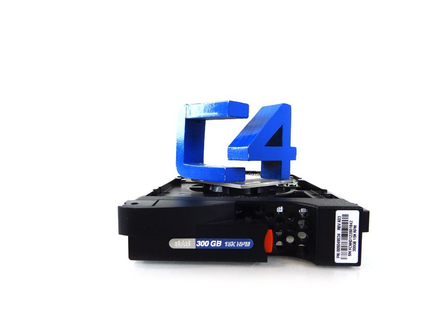 EMC 005049034 300GB 15K SAS DISK DRIVE