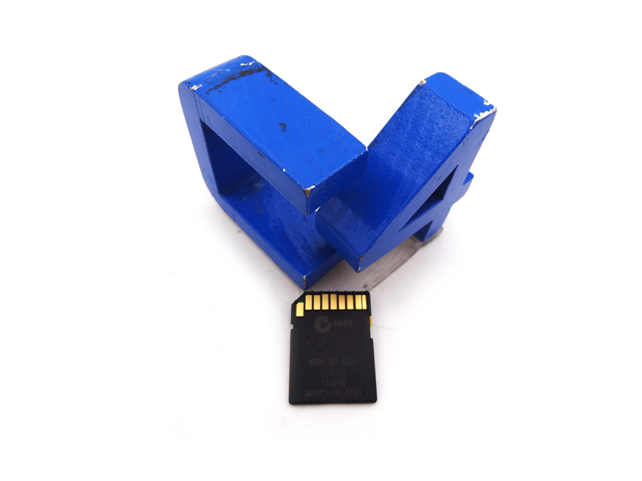 DELL GR6JR 8GB SD FLASH CARD