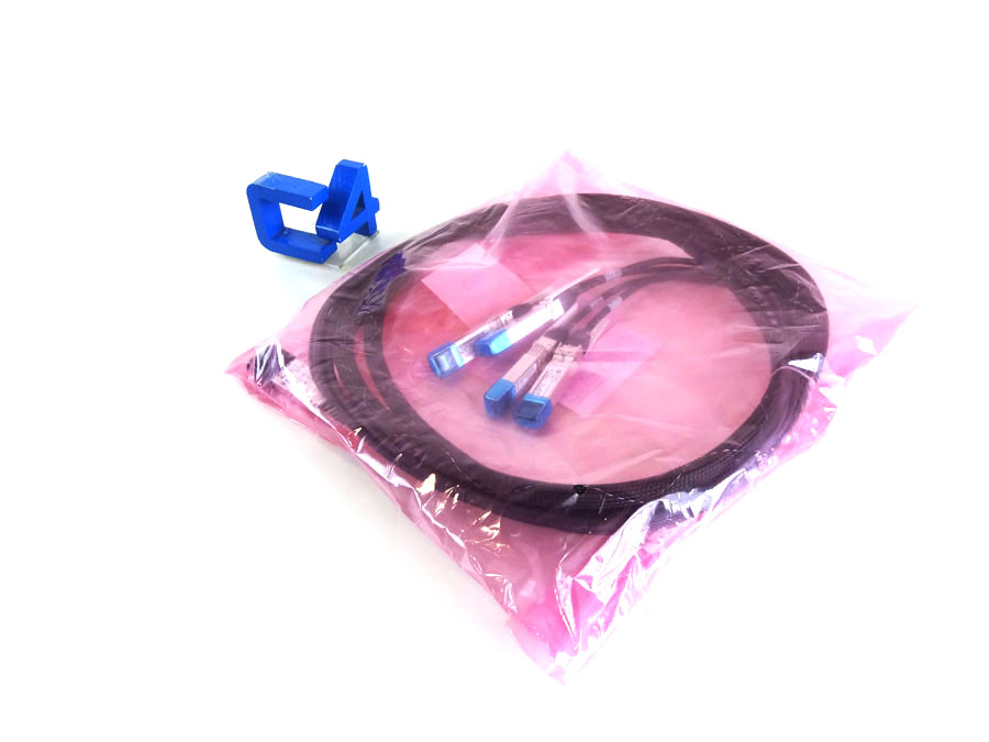 HP 721064-B21 HP 40G QSFP+ TO 4X10G SFP+ 3M DC CABLE *HP Renew* - 721065-B21, 746970-001, 721066-001