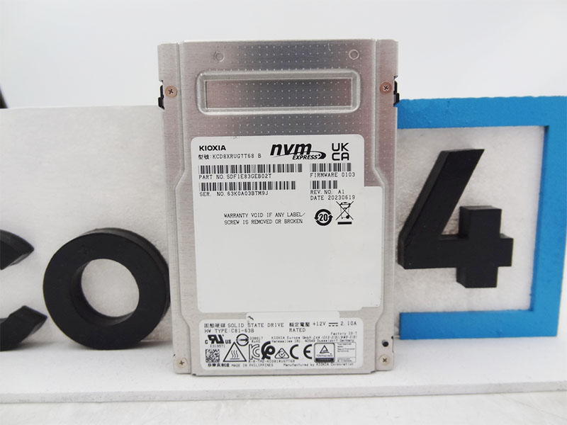 KIOXIA KCD8XRUG7T68 7.68TB NVME GEN4 U.2 KCD8 2.5 SSD