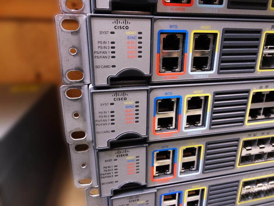 CISCO ME-3600X-24FS-M ME3600X 24 GE SFP + 2 10GE SWITCH W/ DUAL POWER