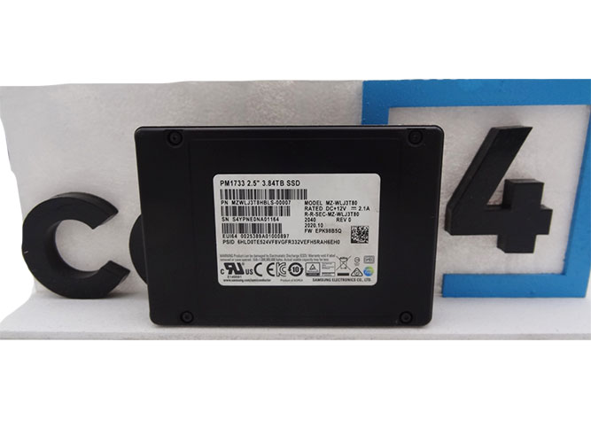 SAMSUNG MZ-WLJ3T80 3.84TB PM1733 2.5 U.2 4.0 NVMe SSD