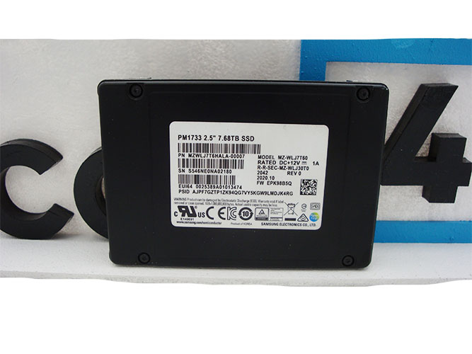 SAMSUNG MZ-WLJ7T60 7.68TB PM1733 U.2 2.5 NVMe SSD