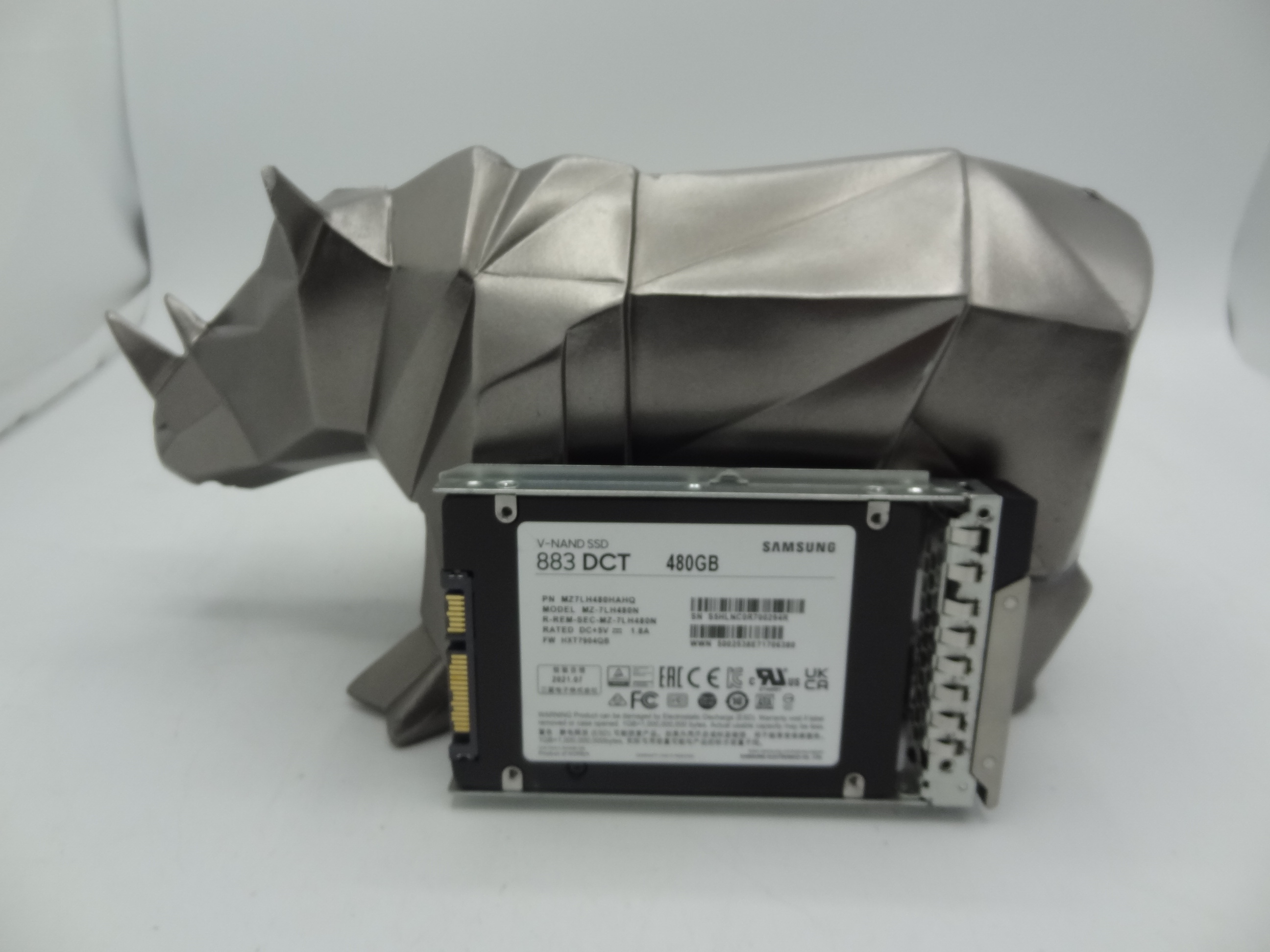 SAMSUNG MZ7LH480HAHQ 480GB PM883 SATA III 2.5 SSD