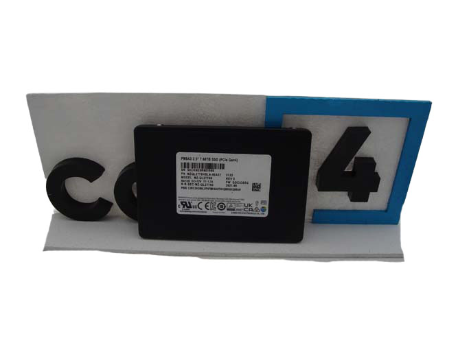 SAMSUNG MZQL27T6HBLA-00A07 SAMSUNG PM9A3 7.68TB NVME 2.5 SSD