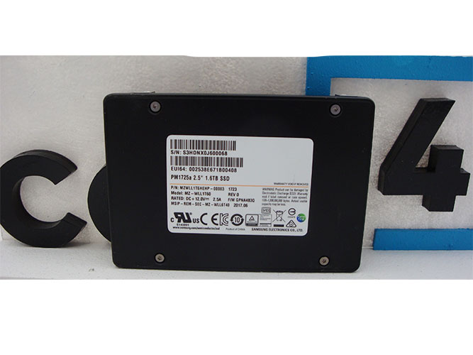 SAMSUNG MZWLL1T6HEHP 1.6TB PM1725a U.2 NVMe SSD