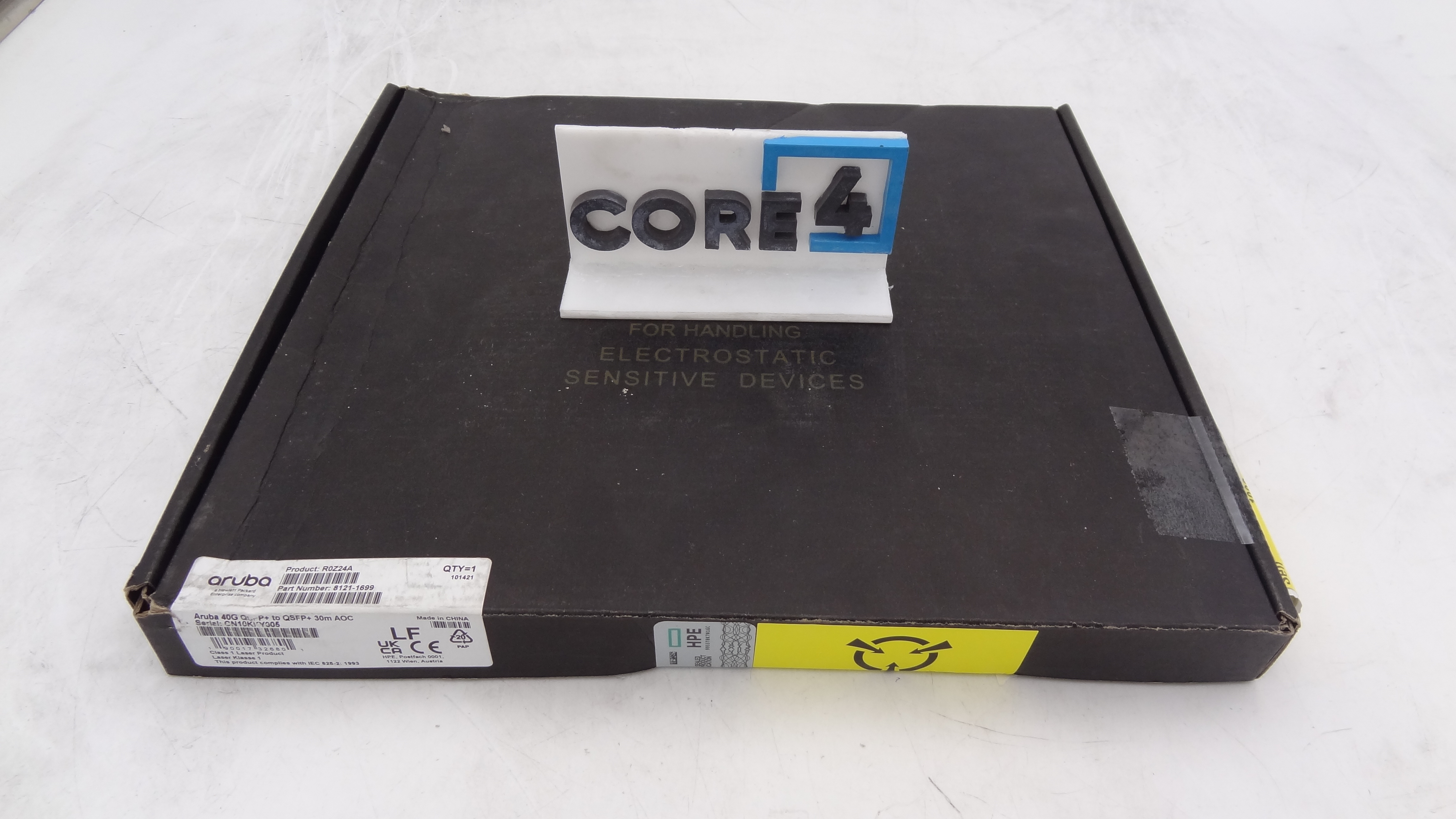 HP R0Z24A hp Aruba 40G QSFP+ to QSFP+ 30m AOC