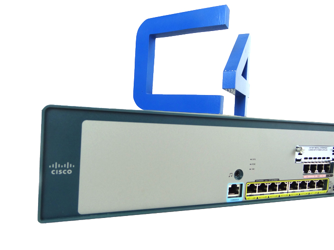 CISCO UC520-32U-8FXO-K9 UC520-32U-8FXO SIP VOIP Unified Communication Chassis