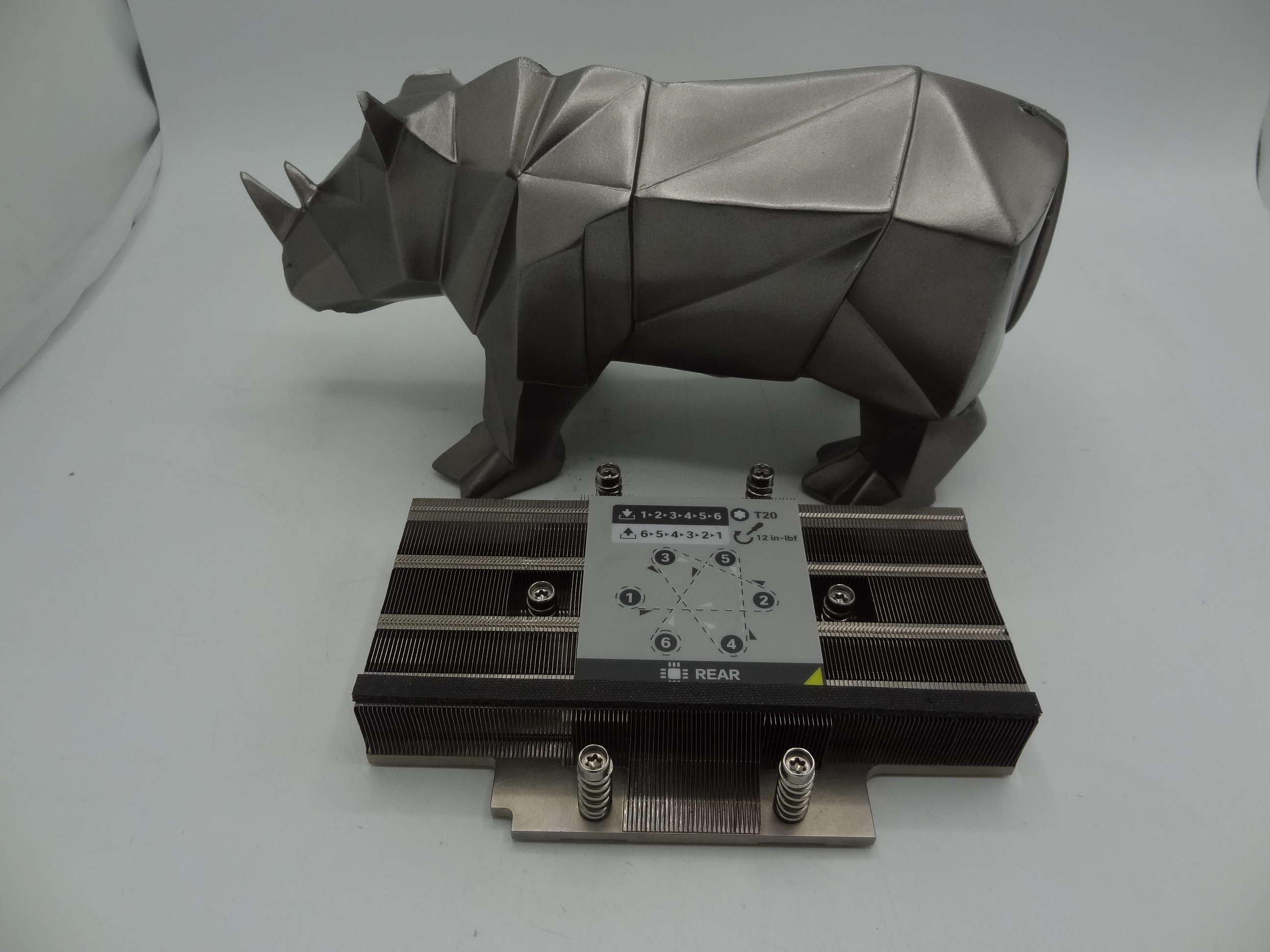 CISCO UCSX-M8A-HS-R CISCO SYSTEMS UCSX-M8A-HS-R F RearHEATSINK FOR AMD X SERIES